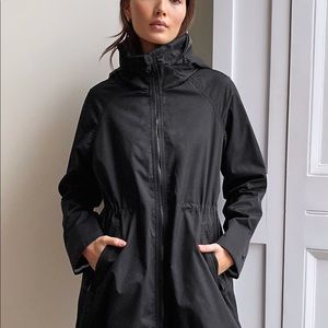 Aritzia Babaton Raindrop Jacket 64047 size S